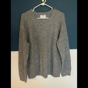 (Sold) NWT Cozy grey Old Navy sweater